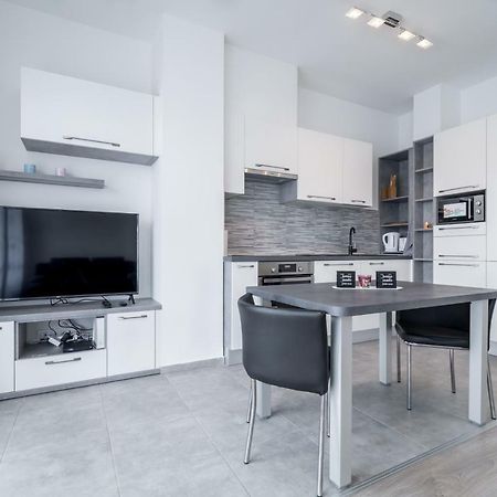 Bpr Chic White Home With Terrace & A/C & Garage Budapest Exterior photo