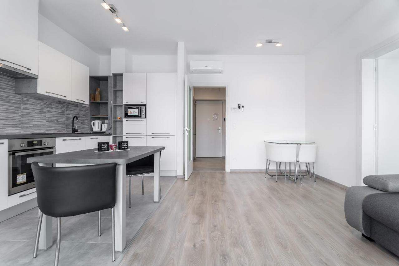 Bpr Chic White Home With Terrace & A/C & Garage Budapest Exterior photo